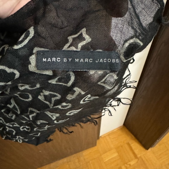 Marc by Marc Jacob Scarf - Picture 2 of 2
